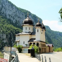 Mănăstirea Mraconia - lăcașul de sub ape