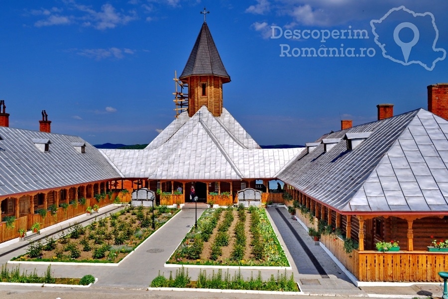 Mănăstirea-Sfânta-Ana-creația-făgăduinței Peștera Ponicova – în adâncul Cazanelor Dunării