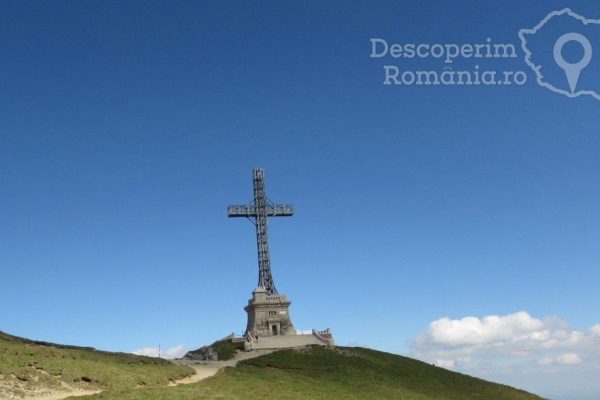 Crucea Caraiman - cel mai înalt monument amplasat pe un vârf de munte