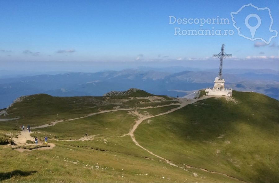 Crucea-Caraiman-cel-mai-inalt-monument-amplasat-pe-un-varf-de-munte-2-900x590 crucea-caraiman-cel-mai-inalt-monument-amplasat-pe-un-varf-de-munte-2