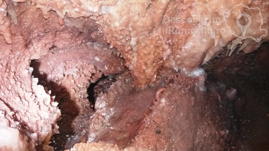 Pestera-cu-Cristale-din-mina-Farcu-–-in-lumea-cristalelor-29-900x506 pestera-cu-cristale-din-mina-farcu-in-lumea-cristalelor-29