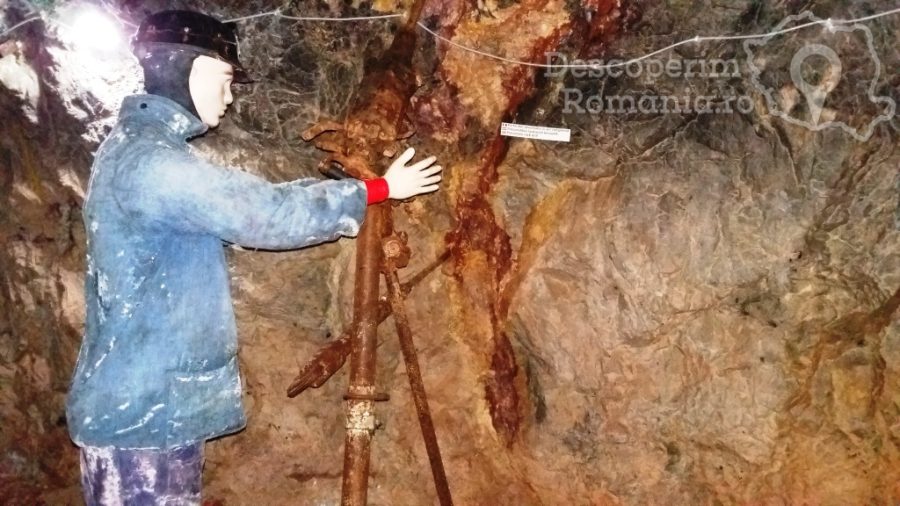 Pestera-cu-Cristale-din-mina-Farcu-–-in-lumea-cristalelor-9-900x506 pestera-cu-cristale-din-mina-farcu-in-lumea-cristalelor-9
