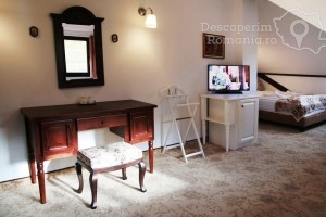 Cazare-la-Conacul-Bratescu-din-Bran-Brasov-Rucar-Bran-DescoperimRomania-25-300x200 cazare-la-conacul-bratescu-din-bran-brasov-rucar-bran-descoperimromania-25