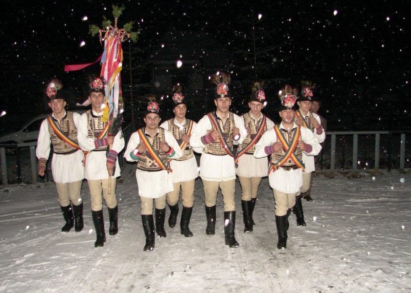 Ceata-de-feciori-din-Ţara-Făgăraşului-4-840x600 ceata-de-feciori-din-tara-fagarasului-4