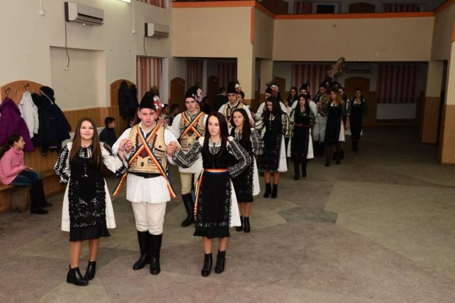 Ceata-de-feciori-din-Ţara-Făgăraşului-7-900x600 ceata-de-feciori-din-tara-fagarasului-7