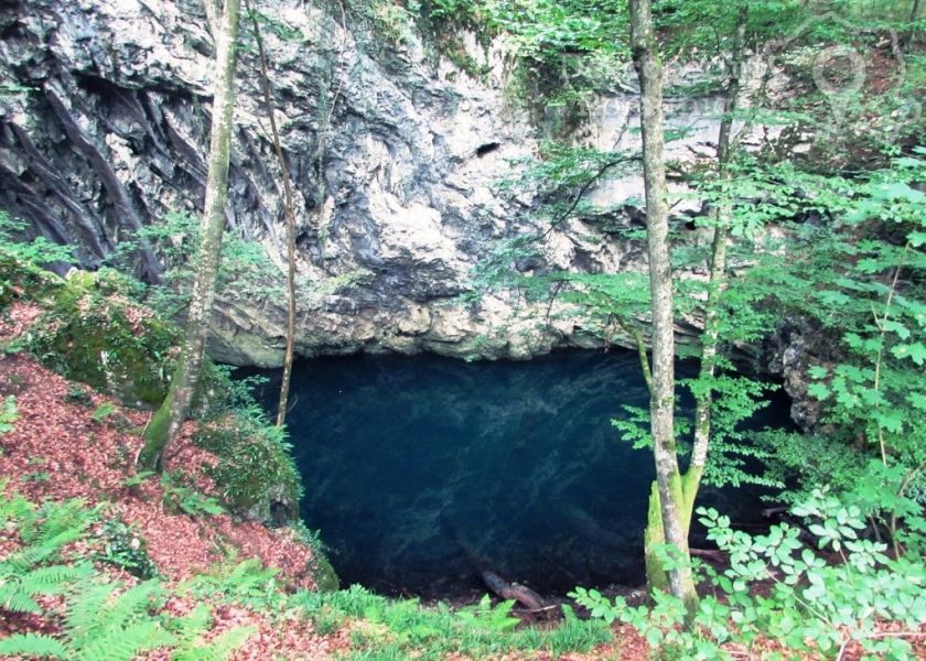 Lacul-Dracului-–-oglinda-cerului-2-840x600 lacul-dracului-oglinda-cerului-2