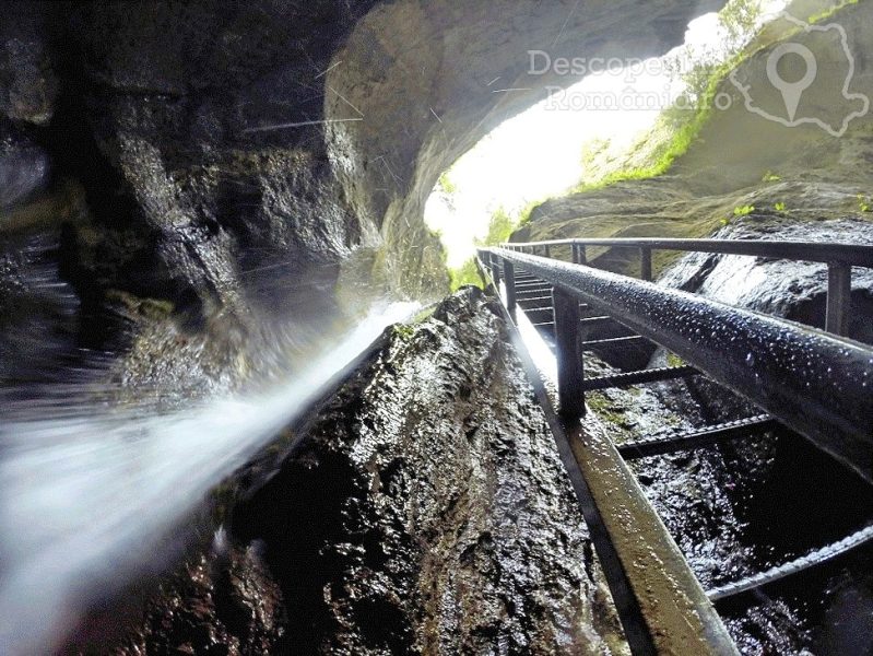 Canionul-Șapte-Scări-șapte-scări-și-șapte-cascade-laolaltă-1-799x600 canionul-sapte-scari-sapte-scari-si-sapte-cascade-laolalta-1