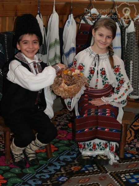 Ie-Tradițională-Românească-atelierul-de-la-Podul-lui-Dumnezeu-10-450x600 ie-traditionala-romaneasca-atelierul-de-la-podul-lui-dumnezeu-10