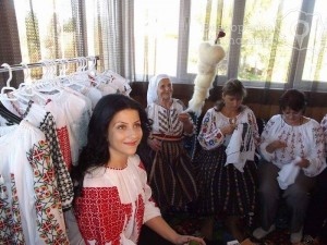 Ie-Tradițională-Românească-atelierul-de-la-Podul-lui-Dumnezeu-6-300x225 ie-traditionala-romaneasca-atelierul-de-la-podul-lui-dumnezeu-6