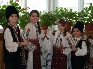 Ie-Tradițională-Românească-atelierul-de-la-Podul-lui-Dumnezeu-9-300x225 ie-traditionala-romaneasca-atelierul-de-la-podul-lui-dumnezeu-9