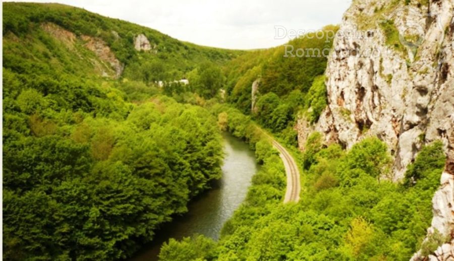 Vadu-Crișului-–-Defileul-Crișului-Repede-trasee-turistice-900x518 vadu-crisului-defileul-crisului-repede-trasee-turistice