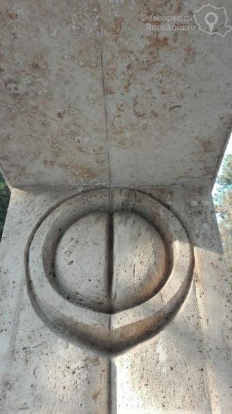 Cele-trei-„piese-de-aur”-ale-lui-Brâncuși-16-337x600 Cele trei „piese de aur” ale lui Brâncuși (16)