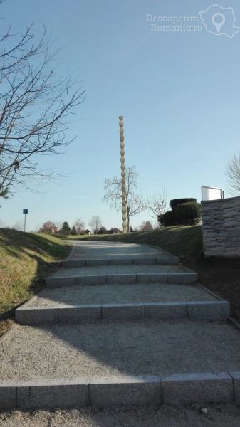 Cele-trei-„piese-de-aur”-ale-lui-Brâncuși-26-337x600 Cele trei „piese de aur” ale lui Brâncuși (26)