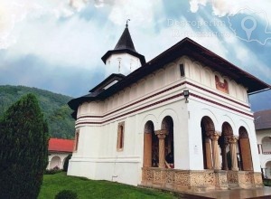 Mănăstirea-Brâncoveanu-din-Sâmbăta-de-Sus-oază-de-linişte-pentru-suflet-1-300x220 Mănăstirea Brâncoveanu din Sâmbăta de Sus - oază de linişte pentru suflet 1