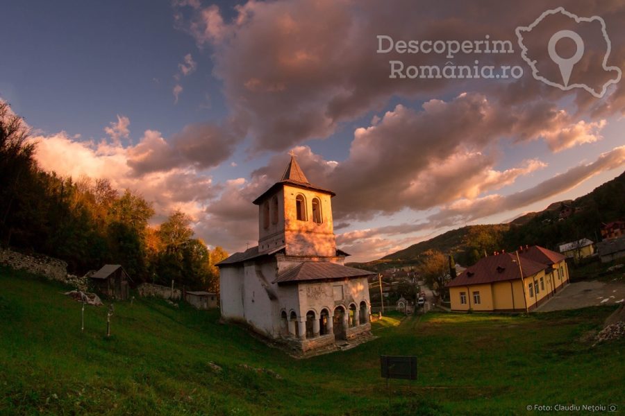 Mănăstirea-lui-Constantin-Brâncoveanu-comoara-orașului-Baia-de-Arama-2-900x600 Mănăstirea lui Constantin Brâncoveanu- comoara orașului Baia de Arama 2