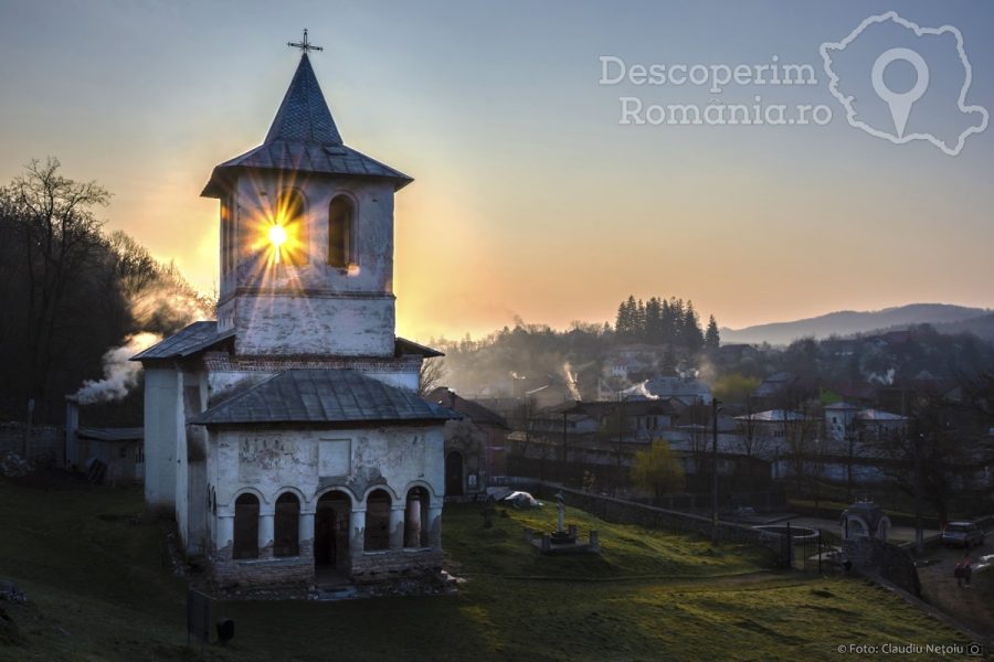 Mănăstirea-lui-Constantin-Brâncoveanu-comoara-orașului-Baia-de-Arama-4-900x600 Mănăstirea lui Constantin Brâncoveanu- comoara orașului Baia de Arama 4