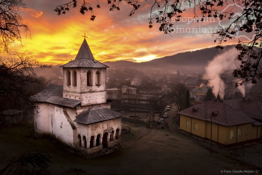 Mănăstirea-lui-Constantin-Brâncoveanu-comoara-orașului-Baia-de-Arama-6-900x600 Mănăstirea lui Constantin Brâncoveanu- comoara orașului Baia de Arama 6