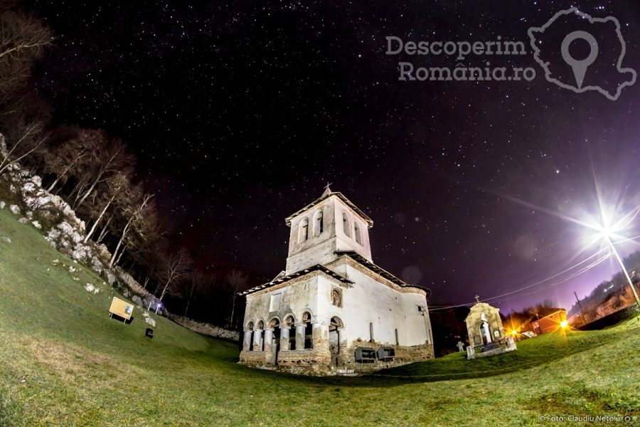 Mănăstirea-lui-Constantin-Brâncoveanu-comoara-orașului-Baia-de-Arama-7-900x600 Mănăstirea lui Constantin Brâncoveanu- comoara orașului Baia de Arama 7