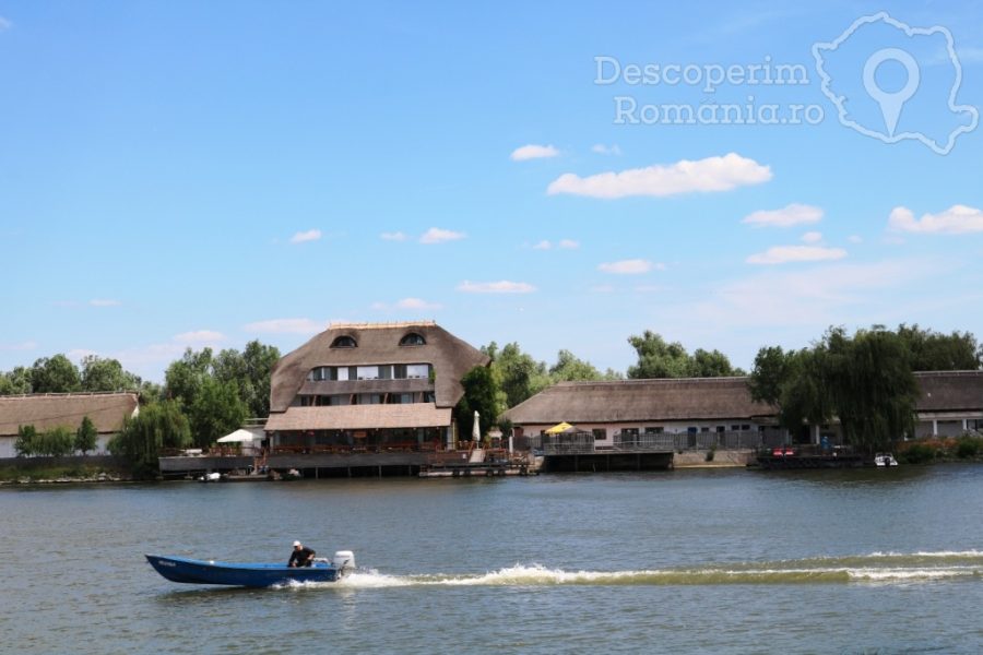 Cazare-la-Pensiunea-Paradis-Delta-House-Mila-23-Tulcea-Delta-Dunarii-DescoperimRomania-4-900x600 Cazare la Pensiunea Paradis Delta House - Mila 23 - Tulcea - Delta Dunarii - DescoperimRomania (4)