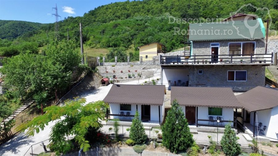 Cazare-la-Casa-de-vacanta-Timisoreanu-din-Dubova-Mehedinti-Clisura-Dunarii-DescoperimRomania-1-900x506 Cazare la Casa de vacanta Timisoreanu din Dubova - Mehedinti - Clisura Dunarii - DescoperimRomania (1)