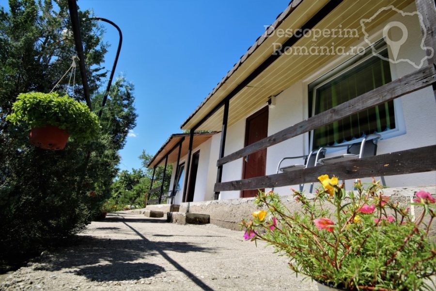 Cazare-la-Casa-de-vacanta-Timisoreanu-din-Dubova-Mehedinti-Clisura-Dunarii-DescoperimRomania-15-900x600 Cazare la Casa de vacanta Timisoreanu din Dubova - Mehedinti - Clisura Dunarii - DescoperimRomania (15)