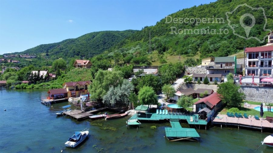 Cazare-la-Casa-de-vacanta-Timisoreanu-din-Dubova-Mehedinti-Clisura-Dunarii-DescoperimRomania-2-900x506 Cazare la Casa de vacanta Timisoreanu din Dubova - Mehedinti - Clisura Dunarii - DescoperimRomania (2)