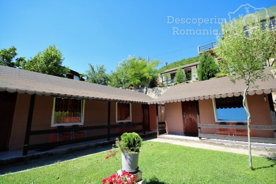 Cazare-la-Casa-de-vacanta-Timisoreanu-din-Dubova-Mehedinti-Clisura-Dunarii-DescoperimRomania-21-900x600 Cazare la Casa de vacanta Timisoreanu din Dubova - Mehedinti - Clisura Dunarii - DescoperimRomania (21)