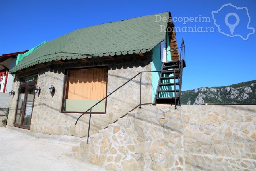 Cazare-la-Casa-de-vacanta-Timisoreanu-din-Dubova-Mehedinti-Clisura-Dunarii-DescoperimRomania-50-900x600 Cazare la Casa de vacanta Timisoreanu din Dubova - Mehedinti - Clisura Dunarii - DescoperimRomania (50)