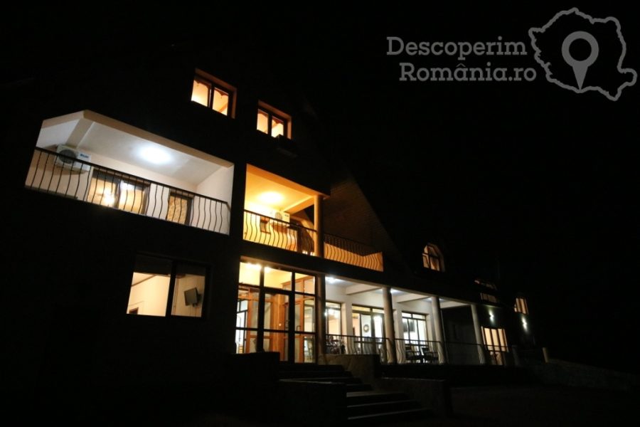 Cazare-la-Conacul-Domnitei-din-Polovragi-Oltenia-DescoperimRomania-3-0-1-900x600 Cazare la Conacul Domnitei din Polovragi - Oltenia - DescoperimRomania (3-0) (1)