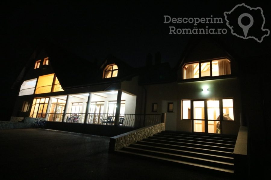 Cazare-la-Conacul-Domnitei-din-Polovragi-Oltenia-DescoperimRomania-3-0-2-900x600 Cazare la Conacul Domnitei din Polovragi - Oltenia - DescoperimRomania (3-0) (2)