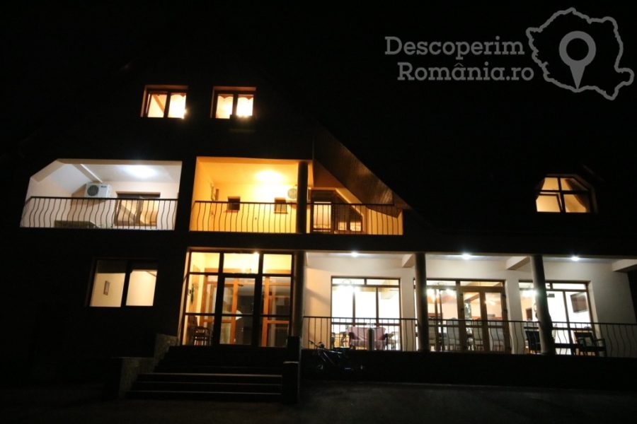 Cazare-la-Conacul-Domnitei-din-Polovragi-Oltenia-DescoperimRomania-3-0-3-900x600 Cazare la Conacul Domnitei din Polovragi - Oltenia - DescoperimRomania (3-0) (3)