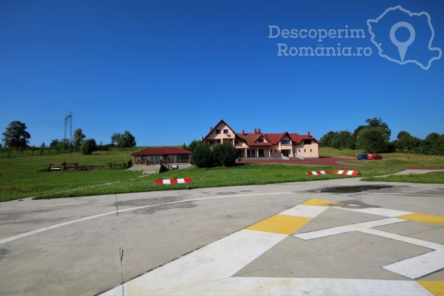 Cazare-la-Conacul-Domnitei-din-Polovragi-Oltenia-DescoperimRomania-3-00-900x600 Cazare la Conacul Domnitei din Polovragi - Oltenia - DescoperimRomania (3-00)