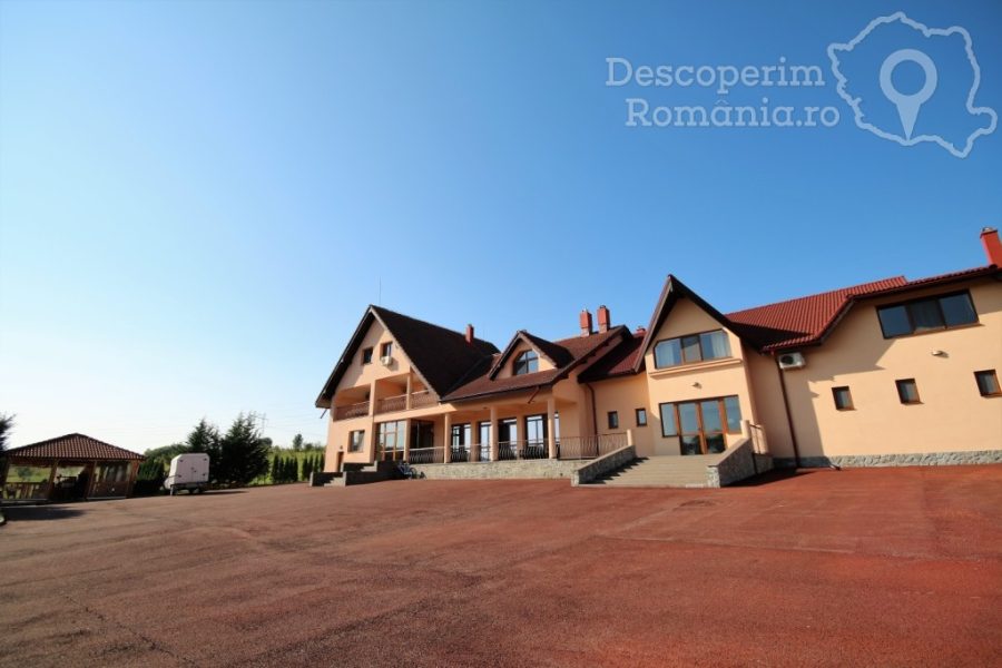 Cazare-la-Conacul-Domnitei-din-Polovragi-Oltenia-DescoperimRomania-3-000-2-900x600 Cazare la Conacul Domnitei din Polovragi - Oltenia - DescoperimRomania (3-000) (2)