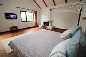 Cazare-la-Conacul-Domnitei-din-Polovragi-Oltenia-DescoperimRomania-32-300x200 Cazare la Conacul Domnitei din Polovragi - Oltenia - DescoperimRomania (32)
