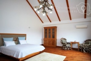 Cazare-la-Conacul-Domnitei-din-Polovragi-Oltenia-DescoperimRomania-35-300x200 Cazare la Conacul Domnitei din Polovragi - Oltenia - DescoperimRomania (35)