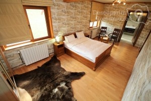 Cazare-la-Conacul-Domnitei-din-Polovragi-Oltenia-DescoperimRomania-36-300x200 Cazare la Conacul Domnitei din Polovragi - Oltenia - DescoperimRomania (36)