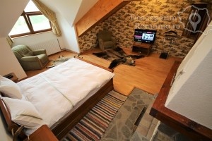 Cazare-la-Conacul-Domnitei-din-Polovragi-Oltenia-DescoperimRomania-42-300x200 Cazare la Conacul Domnitei din Polovragi - Oltenia - DescoperimRomania (42)