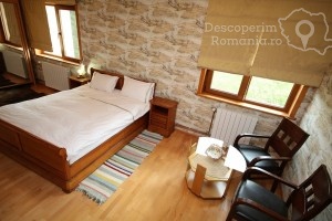 Cazare-la-Conacul-Domnitei-din-Polovragi-Oltenia-DescoperimRomania-43-300x200 Cazare la Conacul Domnitei din Polovragi - Oltenia - DescoperimRomania (43)