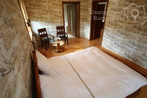 Cazare-la-Conacul-Domnitei-din-Polovragi-Oltenia-DescoperimRomania-44-300x200 Cazare la Conacul Domnitei din Polovragi - Oltenia - DescoperimRomania (44)