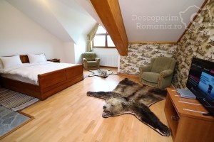 Cazare-la-Conacul-Domnitei-din-Polovragi-Oltenia-DescoperimRomania-46-300x200 Cazare la Conacul Domnitei din Polovragi - Oltenia - DescoperimRomania (46)