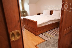 Cazare-la-Conacul-Domnitei-din-Polovragi-Oltenia-DescoperimRomania-48-300x200 Cazare la Conacul Domnitei din Polovragi - Oltenia - DescoperimRomania (48)