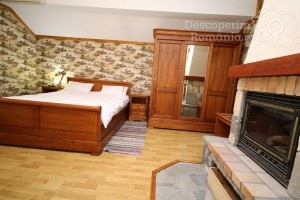 Cazare-la-Conacul-Domnitei-din-Polovragi-Oltenia-DescoperimRomania-54-300x200 Cazare la Conacul Domnitei din Polovragi - Oltenia - DescoperimRomania (54)