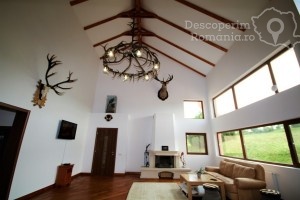Cazare-la-Conacul-Domnitei-din-Polovragi-Oltenia-DescoperimRomania-6-300x200 Cazare la Conacul Domnitei din Polovragi - Oltenia - DescoperimRomania (6)