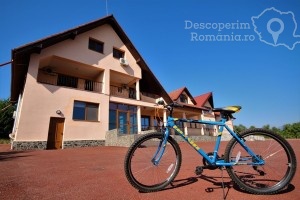 Cazare-la-Conacul-Domnitei-din-Polovragi-Oltenia-DescoperimRomania-81-300x200 Cazare la Conacul Domnitei din Polovragi - Oltenia - DescoperimRomania (81)