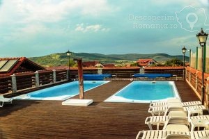 Cazare-la-Conacul-Maria-Therela-din-Orlat-Marginimea-Sibiului-DescoperimRomania-18-300x200 Cazare la Conacul Maria Therela din Orlat - Marginimea Sibiului - DescoperimRomania (18)