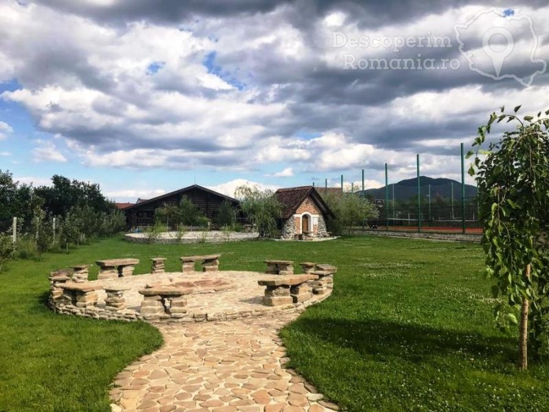 Cazare-la-Conacul-Maria-Therela-din-Orlat-Marginimea-Sibiului-DescoperimRomania-2-800x600 Cazare la Conacul Maria Therela din Orlat - Marginimea Sibiului - DescoperimRomania (2)