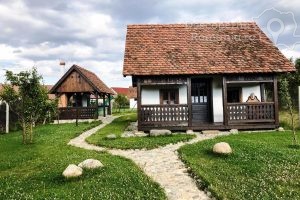 Cazare-la-Conacul-Maria-Therela-din-Orlat-Marginimea-Sibiului-DescoperimRomania-8-300x200 Cazare la Conacul Maria Therela din Orlat - Marginimea Sibiului - DescoperimRomania (8)