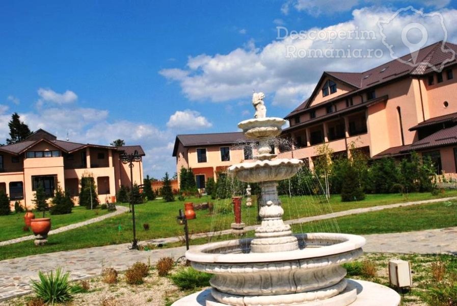 Cazare-la-Insieme-Grand-Resort-din-Pitaru-Bucuresti-si-imprejurimi-DescoperimRomania-1-897x600 Cazare la Insieme Grand Resort din Pitaru - Bucuresti si imprejurimi - DescoperimRomania (1)