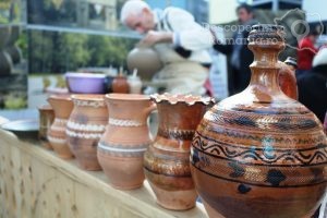 Iubrea-de-lut-transpusă-în-artă-Meşterul-Dumitru-Coneru-13-300x200 Iubirea de lut transpusă în artă - Meşterul Dumitru Coneru
