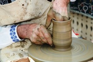 Iubrea-de-lut-transpusă-în-artă-Meşterul-Dumitru-Coneru-2-300x200 Iubirea de lut transpusă în artă - Meşterul Dumitru Coneru